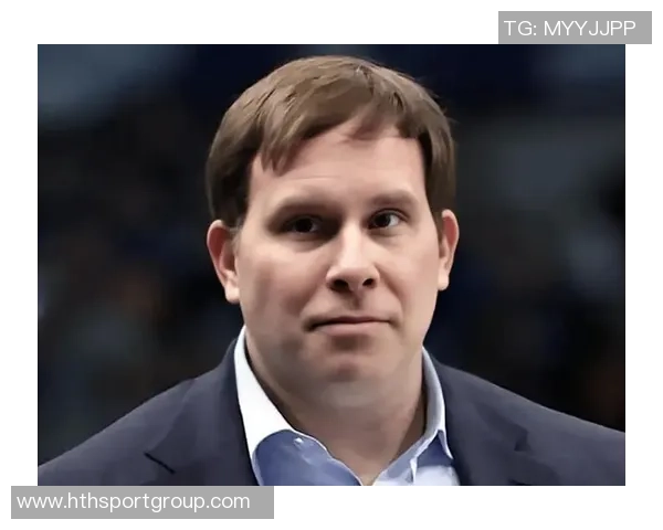 独行侠老板现场观战NBA中国赛女兆日月笑容成经典表情包