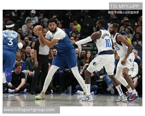 唐斯自豪于华子成就每次路过阿迪门店必停留欣赏他的海报