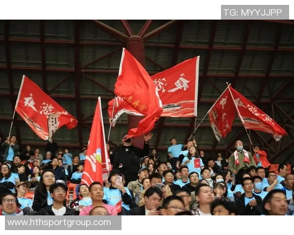 文班受伤期间积极参与球迷组织助威训练效仿欧洲足球精神