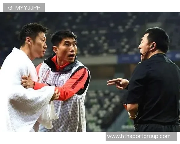 广岛外援半场结束后挑衅高天意引发双方冲突场面火爆